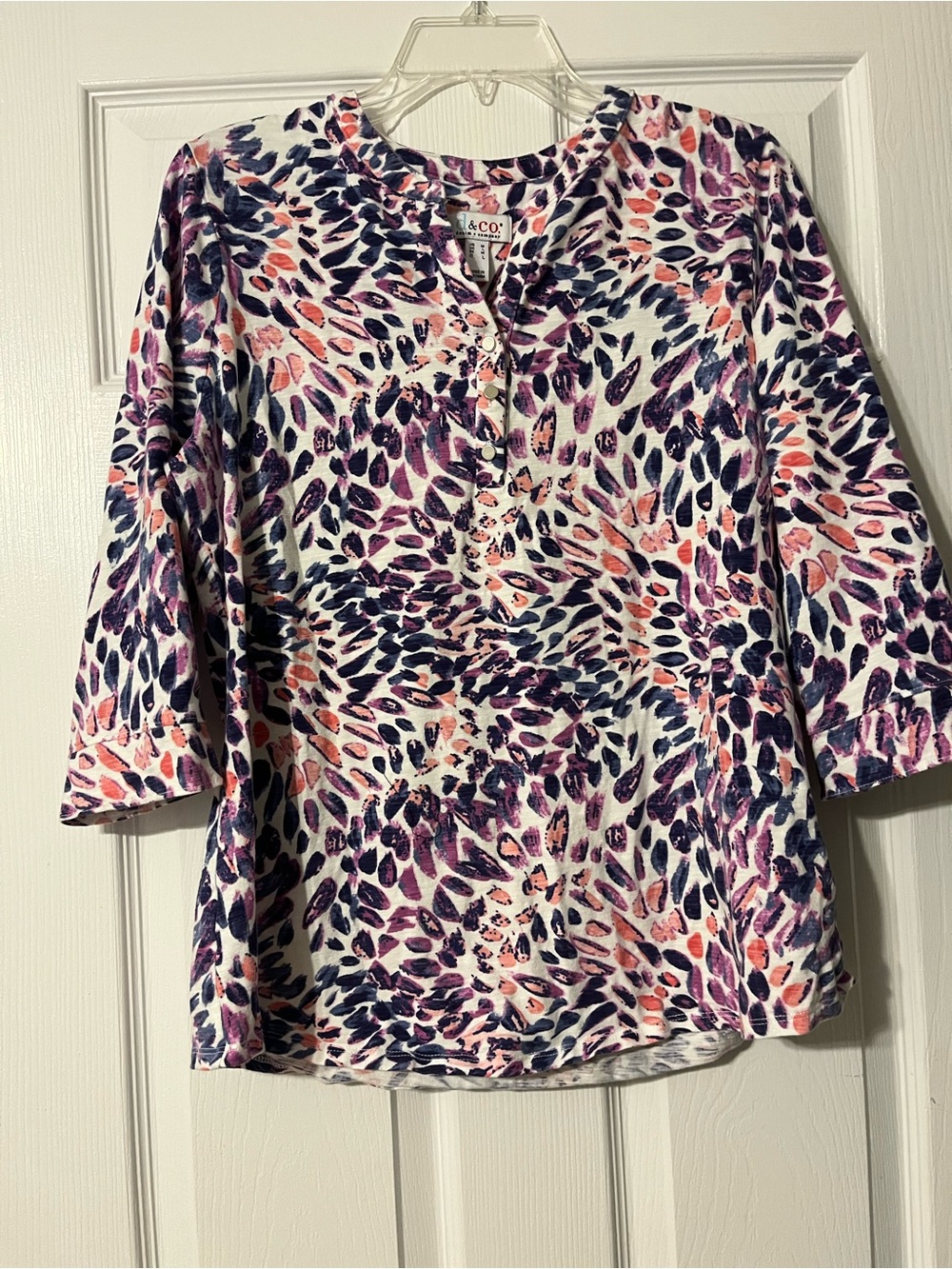 D and Co Women’s White Floral Print 3/4 Sleeve Top